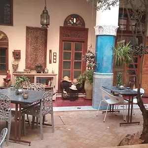Les Bains De Tara Bed & Breakfast